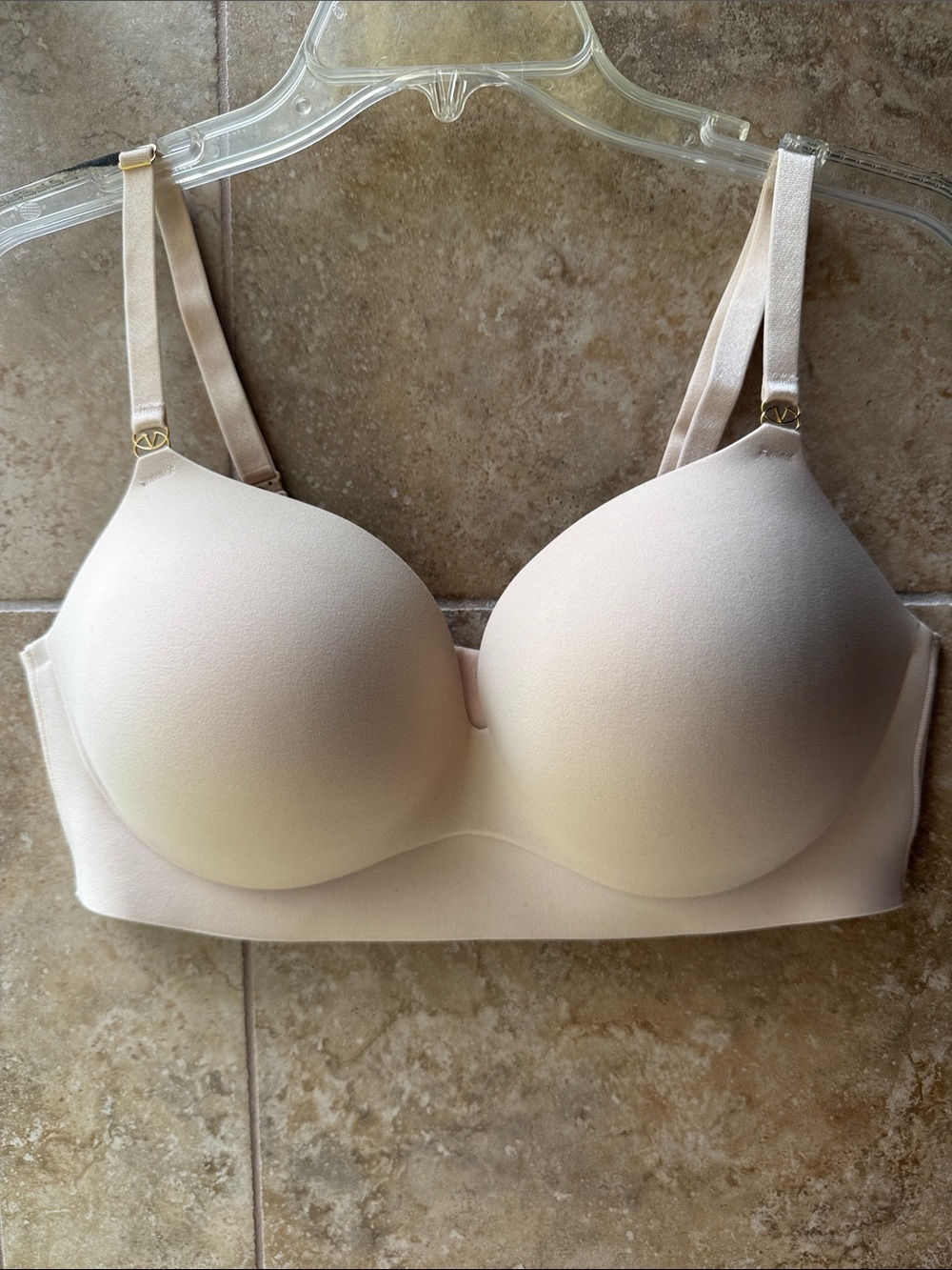 Victoria’s Secret Wireless Push-up Smoothing Bra Adjustable Convertible Straps